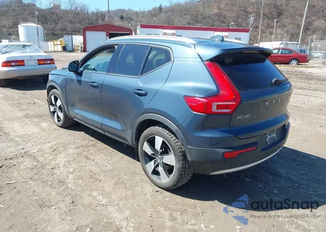 2021 Volvo Xc40 T5 Momentum z USA, uszkodzony, nr VIN YV4162UKXM2396438